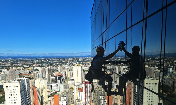 Lavagem De Vidros E Fachadas